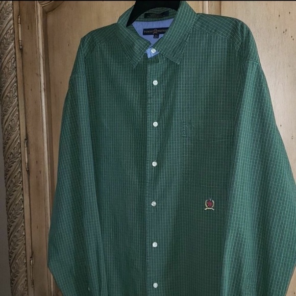 Men's Tommy Hilfiger long sleeve button down shirt. - Picture 2 of 8
